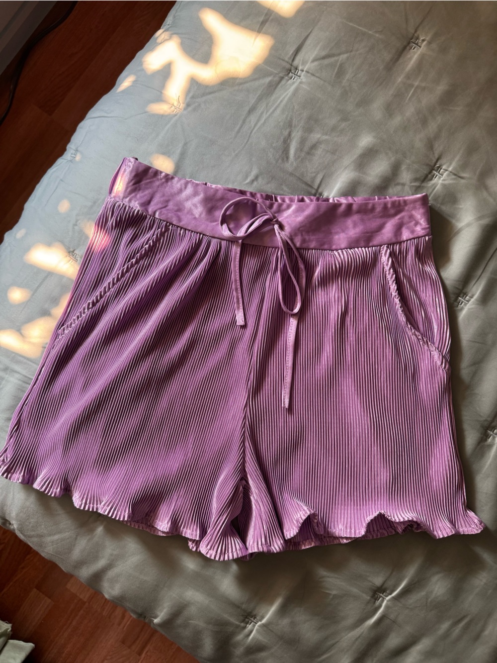 NWOT blue b Women's Lavender Silky Lettuce Hem Shorts - Picture 1 of 6